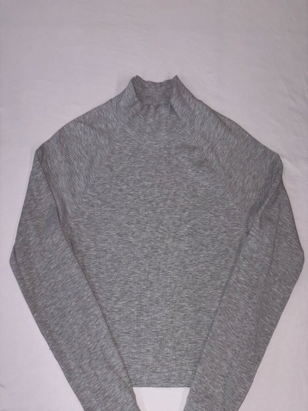 Offline by Aerie Gray Long Sleeve Crop Top Size Medium w/Thumb Holes